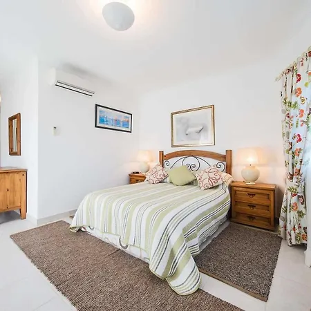 Villa Sleeps 6 Air Con Wifi