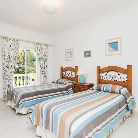 Sleeps 6 Air Con Wifi Villa *