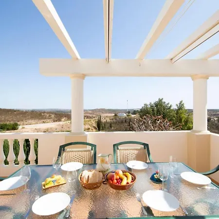 Villa Sleeps 6 Air Con Wifi *
