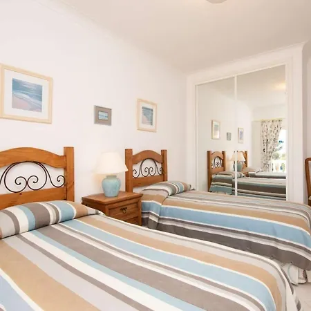 Sleeps 6 Air Con Wifi