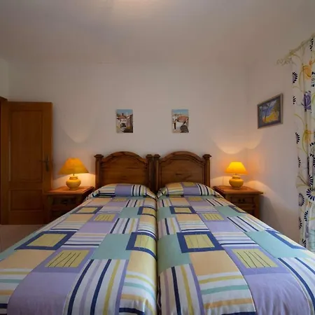 Villa Sleeps 6 Air Con Wifi *