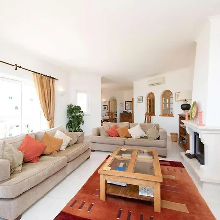 Sleeps 6 Air Con Wifi *
