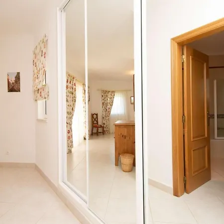 Sleeps 6 Air Con Wifi 塞勒玛